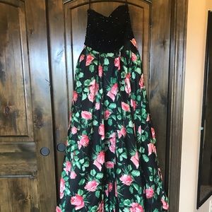 Sherri Hill Prom Dress